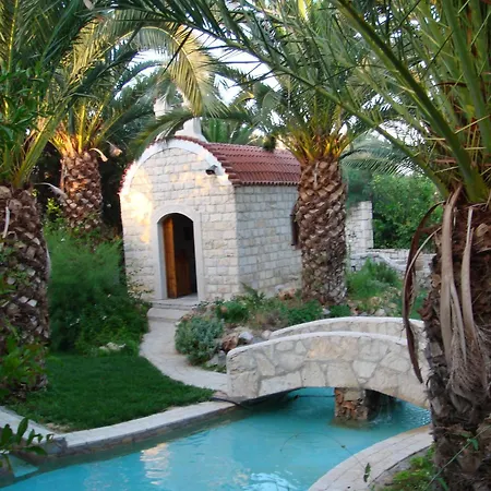 Lili Hotel